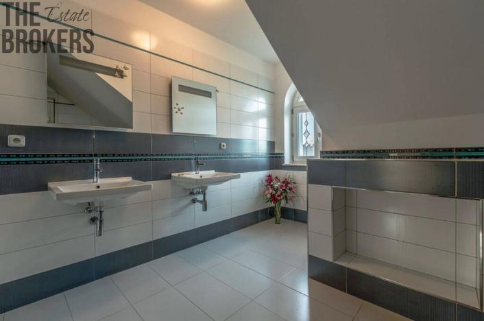 Prodej rodinného domu, Praha - Dolní Měcholupy, U přejezdu, 359 m2