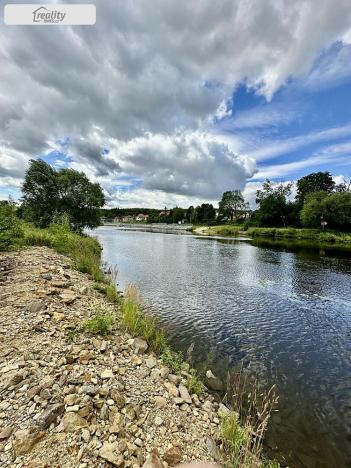 Prodej louky, Týn nad Vltavou, Hněvkovice na pravém břehu Vlt., 1648 m2