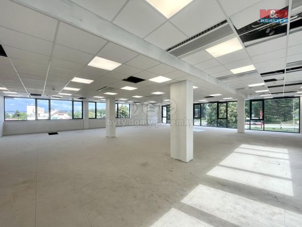 Pronájem obchodního prostoru, Brno - Lesná, Okružní, 275 m2