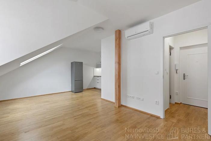 Pronájem bytu 1+kk, Praha - Nusle, Slavojova, 34 m2
