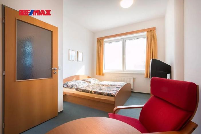 Prodej výrobních prostor, Strančice, 2325 m2