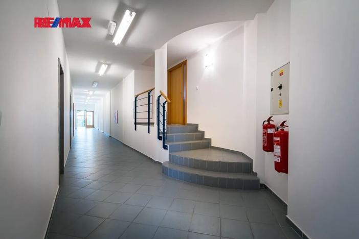 Prodej výrobních prostor, Strančice, 2325 m2