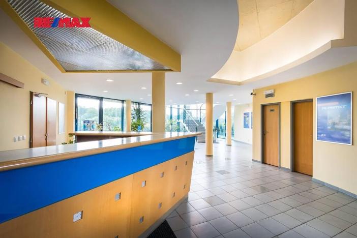 Prodej skladu, Strančice, 2325 m2