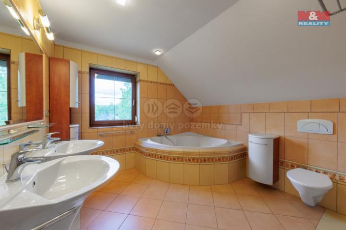 Prodej rodinného domu, Nová Role - Mezirolí, 221 m2