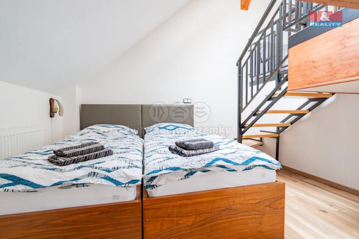 Pronájem atypického bytu, Hoštice, 60 m2