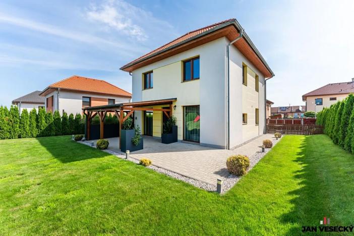 Prodej rodinného domu, Veleň, Sněžná, 144 m2