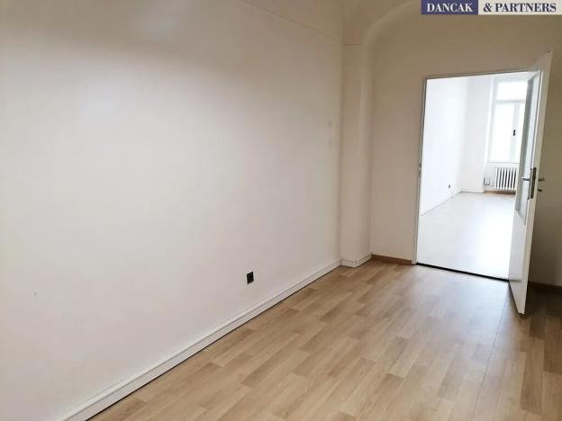 Pronájem kanceláře, Frýdek-Místek, Zámecké nám., 84 m2