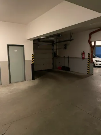 Pronájem garážového stání, Praha - Suchdol, Internacionální, 15 m2