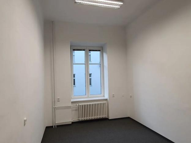 Pronájem kanceláře, Hradec Králové, Československé armády, 15 m2