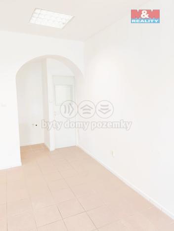 Pronájem obchodního prostoru, Tišnov, nám. Komenského, 21 m2