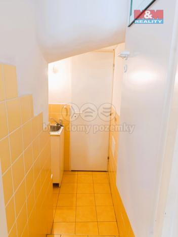 Pronájem obchodního prostoru, Tišnov, nám. Komenského, 21 m2