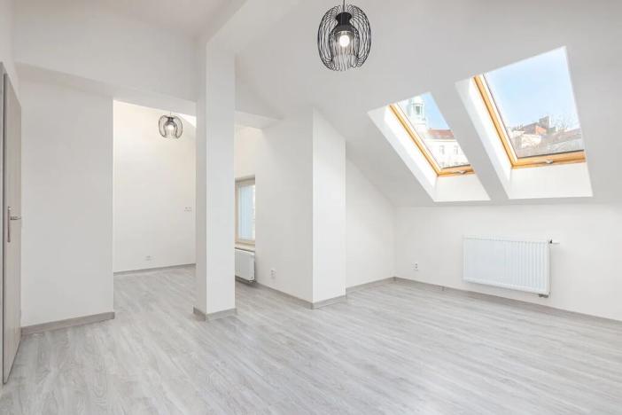 Pronájem bytu 1+kk, Praha - Vršovice, Košická, 35 m2