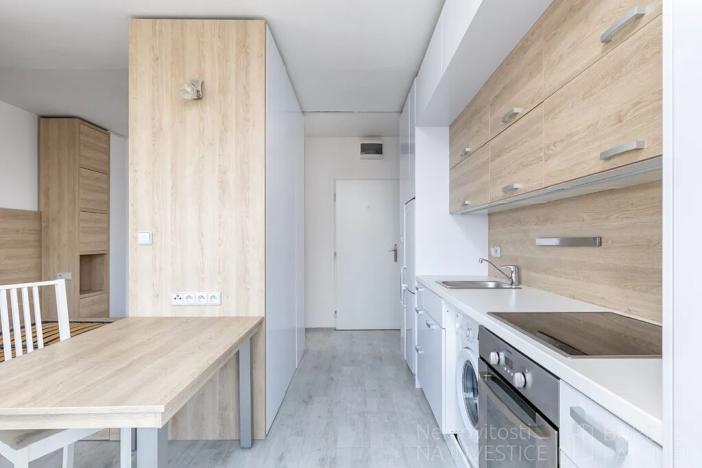 Pronájem bytu 1+kk, Praha - Záběhlice, Topolová, 31 m2