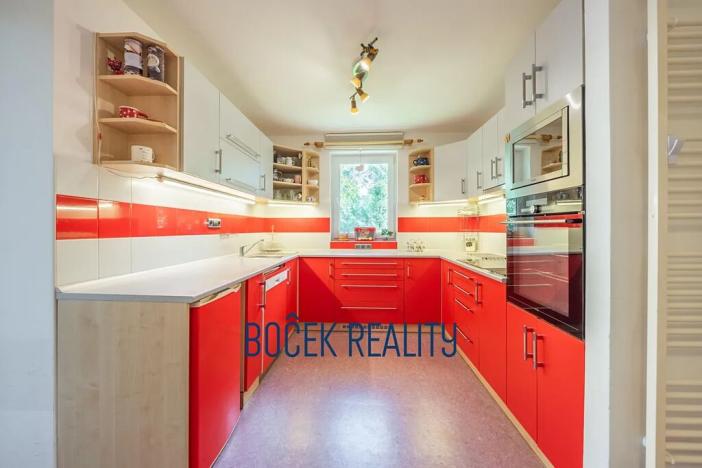 Prodej rodinného domu, Rynholec, nám. 1. máje, 259 m2