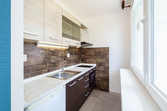 Pronájem bytu 1+kk, Praha - Prosek, Veltruská, 33 m2