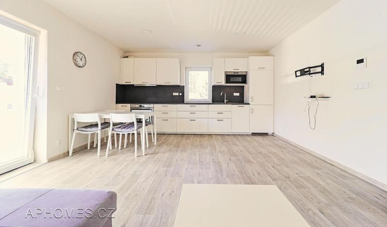 Pronájem bytu 2+kk, Praha - Dolní Chabry, Pod zámečkem, 60 m2