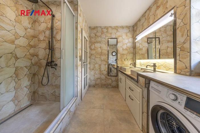 Prodej komerční nemovitosti, Nový Knín, 360 m2