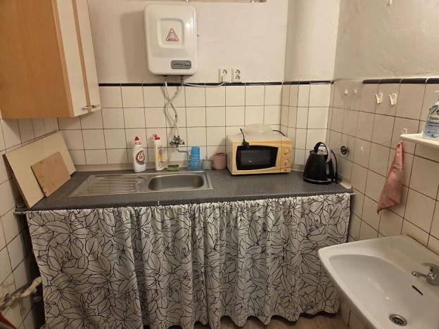 Pronájem kanceláře, Hradec Králové, Gočárova třída, 24 m2