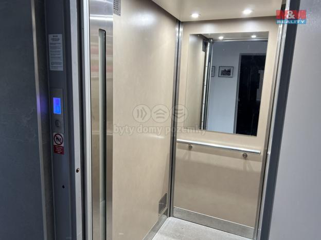 Prodej bytu 3+1, Praha - Prosek, Vysočanská, 73 m2