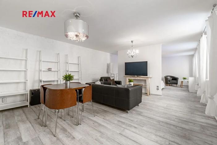 Prodej atypického bytu, Praha - Karlín, Pernerova, 60 m2