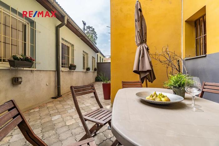 Prodej atypického bytu, Praha - Karlín, Pernerova, 60 m2