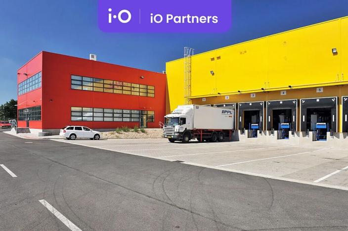 Pronájem skladu, Hradec Králové, Březhradská, 25000 m2