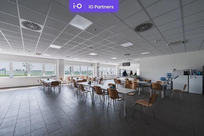 Pronájem skladu, Hrušky, 5000 m2