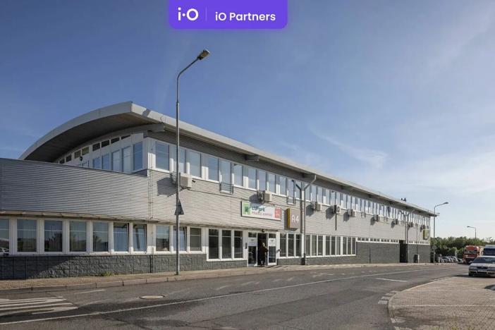 Pronájem skladu, Kněževes, U Zbrojnice, 8484 m2