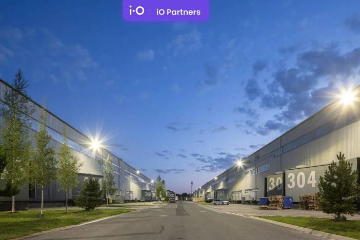 Pronájem skladu, Kněževes, U Zbrojnice, 8484 m2