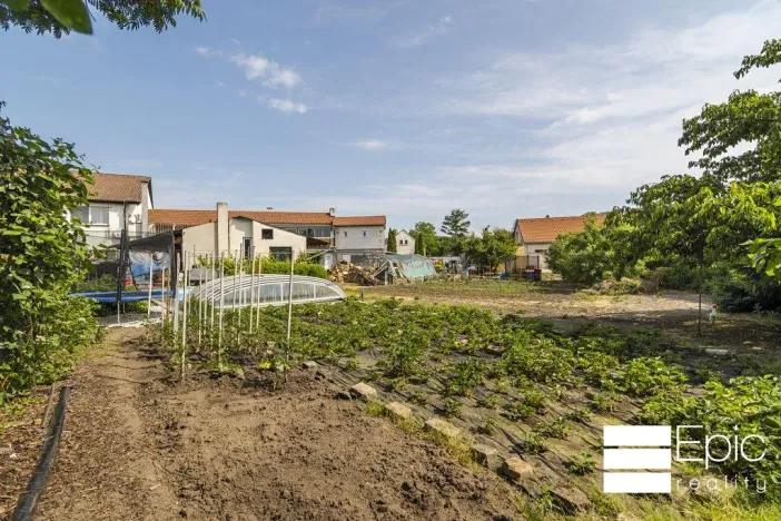 Prodej rodinného domu, Tišice, Okružní, 530 m2