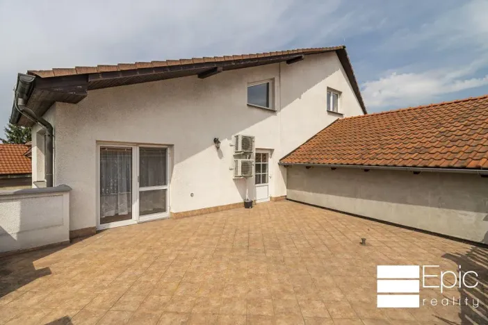 Prodej rodinného domu, Tišice, Okružní, 530 m2