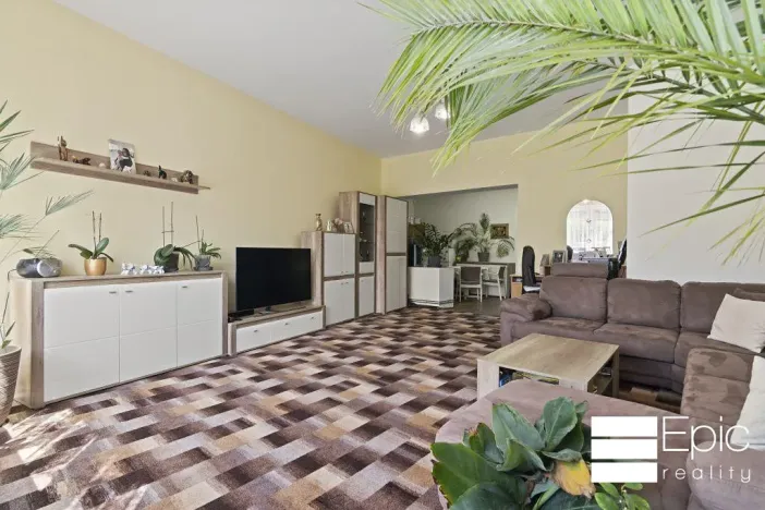 Prodej rodinného domu, Tišice, Okružní, 530 m2