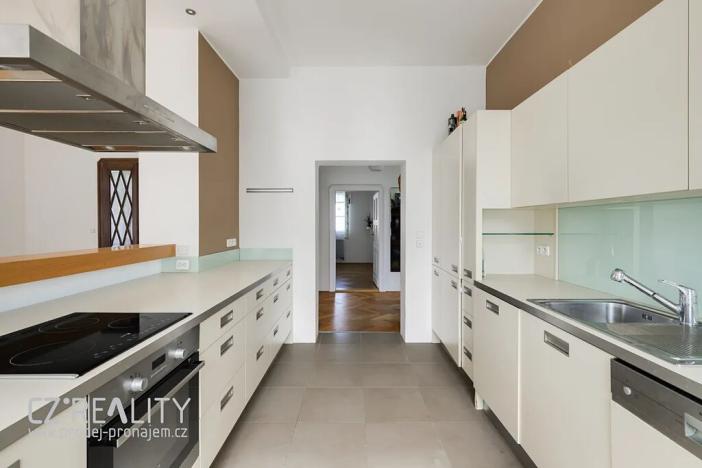 Prodej podílu vily, Praha - Klánovice, Ke znaku, 300 m2