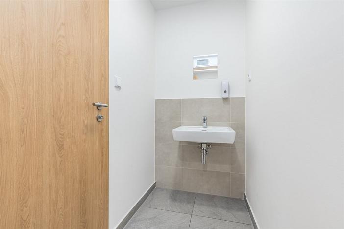 Prodej obchodního prostoru, Praha, U Pergamenky, 108 m2