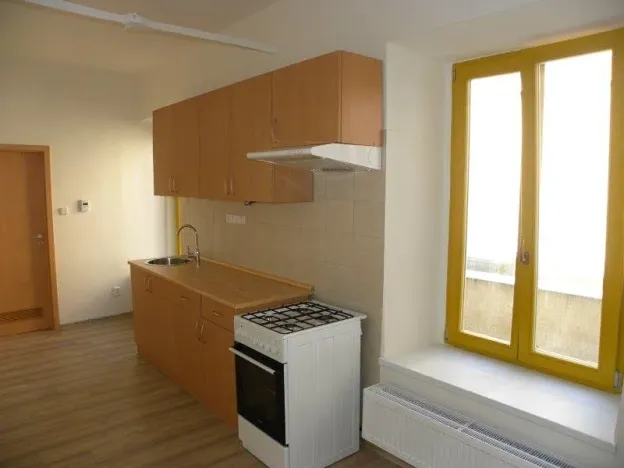 Pronájem bytu 1+kk, Jihlava, Komenského, 28 m2