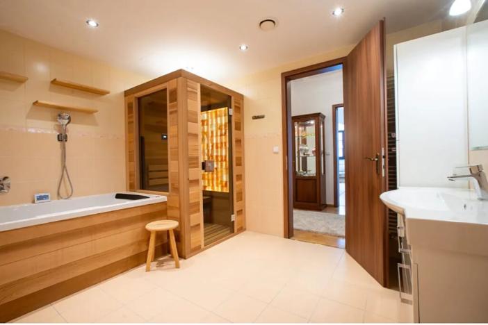 Prodej bytu 3+kk, Karlovy Vary, Divadelní náměstí, 137 m2