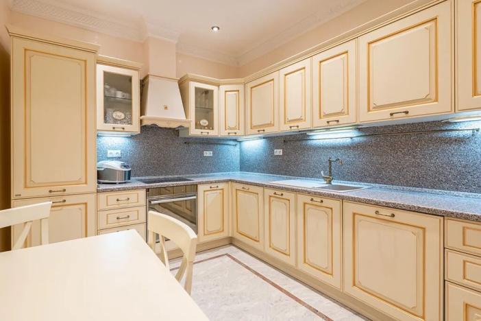 Prodej bytu 3+1, Karlovy Vary, Divadelní náměstí, 113 m2