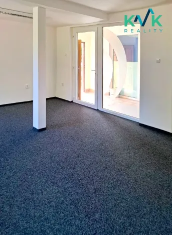 Pronájem obchodního prostoru, Ostrov, Hlavní třída, 36 m2