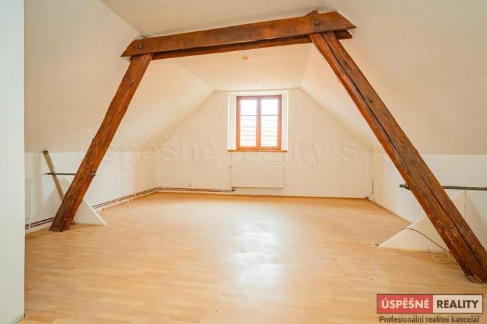 Prodej komerční nemovitosti, Chožov, 737 m2