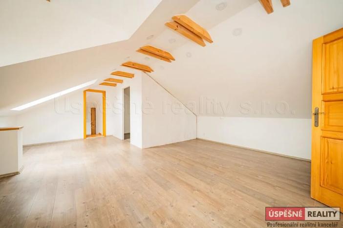 Prodej komerční nemovitosti, Chožov, 737 m2