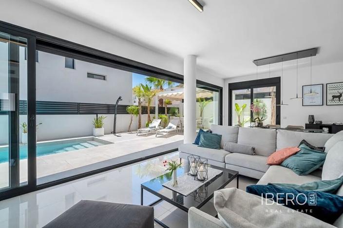 Prodej rodinného domu, Guardamar del Segura, Španělsko, 194 m2