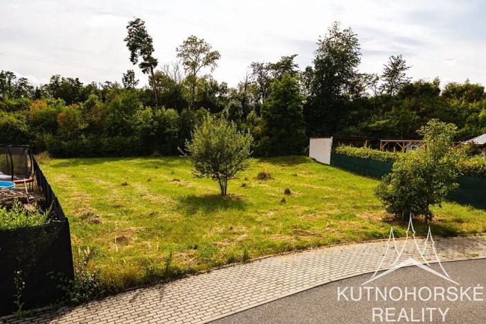 Prodej pozemku pro bydlení, Močovice, 2044 m2