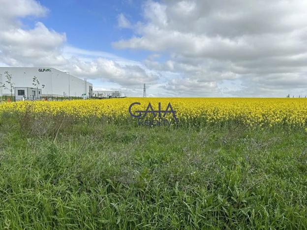 Prodej komerčního pozemku, Chrášťany, 17444 m2