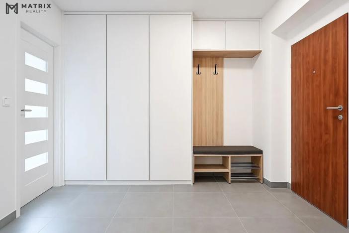 Prodej bytu 2+kk, Králův Dvůr, náměstí Míru, 55 m2