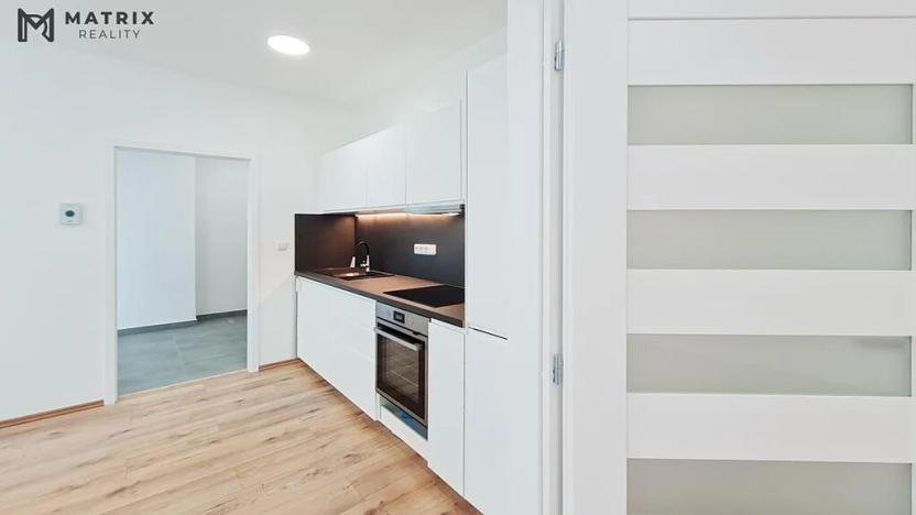 Prodej bytu 2+kk, Králův Dvůr, náměstí Míru, 55 m2