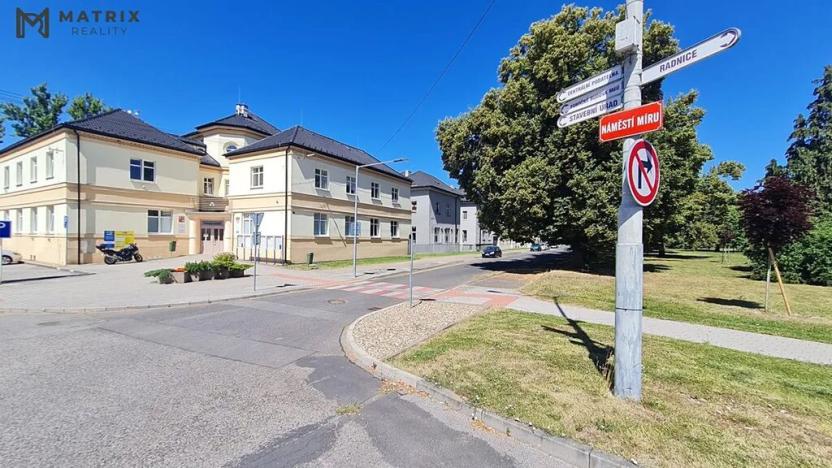 Prodej bytu 2+kk, Králův Dvůr, náměstí Míru, 55 m2