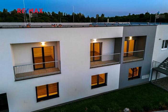 Prodej bytu 1+kk, Praha - Uhříněves, Douchova, 34 m2