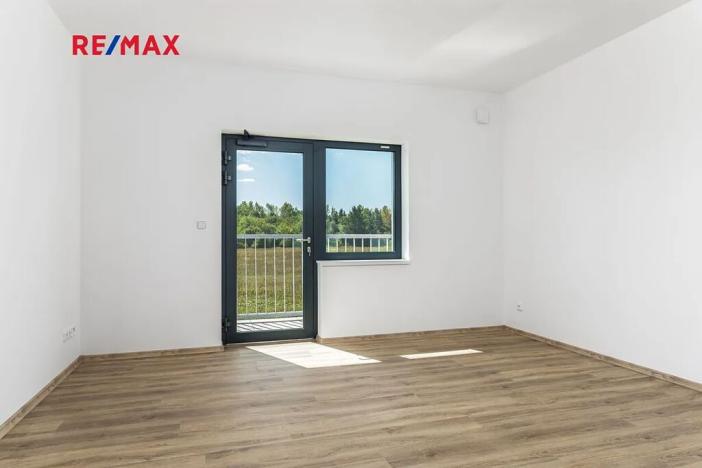 Prodej bytu 1+kk, Praha - Uhříněves, Douchova, 30 m2