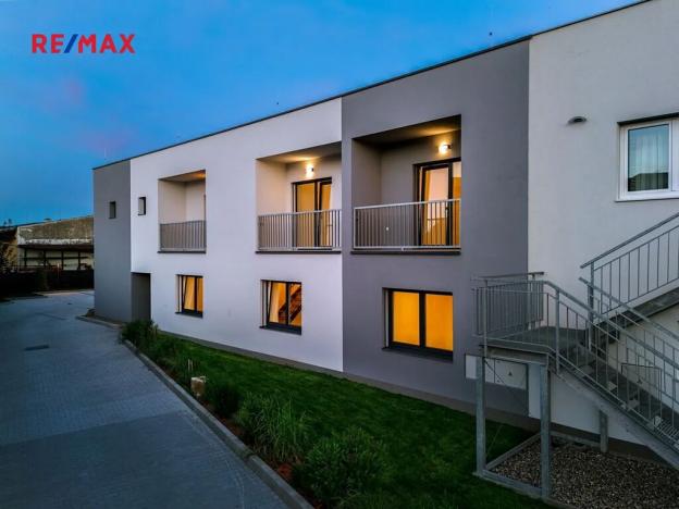 Prodej bytu 1+kk, Praha - Uhříněves, Douchova, 30 m2