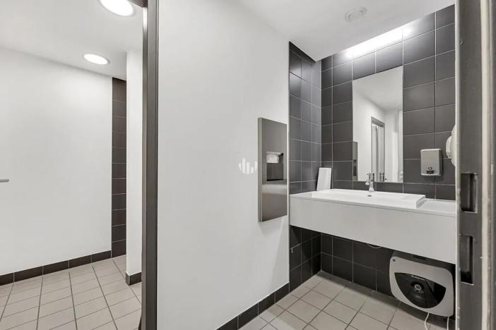 Pronájem kanceláře, Praha - Holešovice, Jankovcova, 241 m2